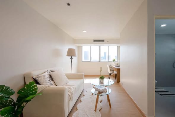 living room of Waterford Diamond Tower