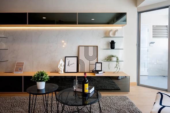 living room and room interior of Waterford Diamond Tower