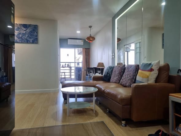 living room and room interior of Waterford Diamond Tower