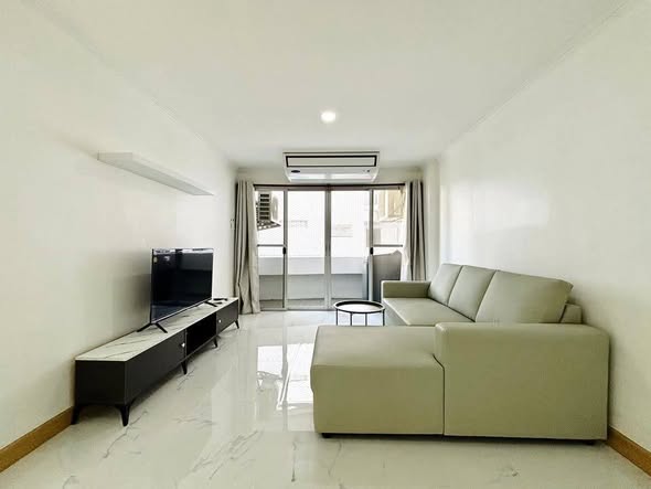living room of Waterford Park Rama 4
