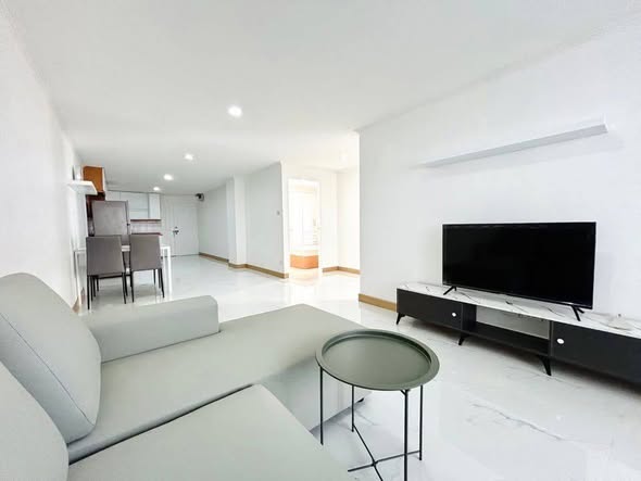 living room of Waterford Park Rama 4