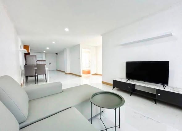 living room of Waterford Park Rama 4