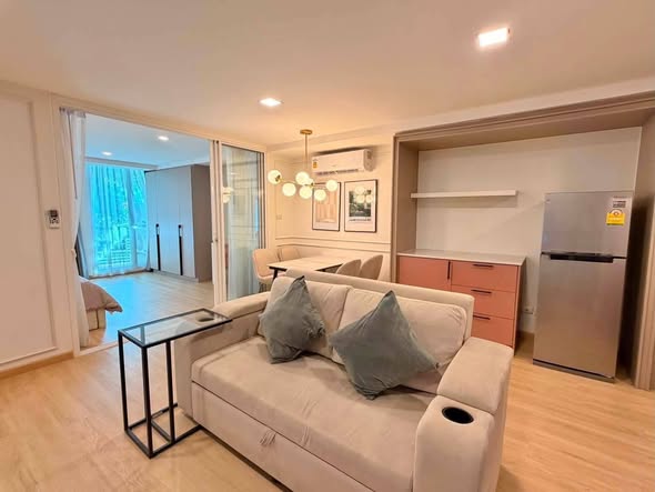 living room and bedroom of Waterford Sukhumvit 50
