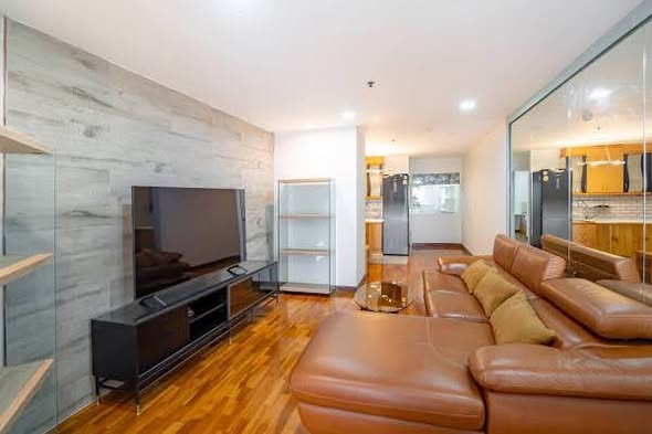 living room and room interior of Waterford Sukhumvit 50
