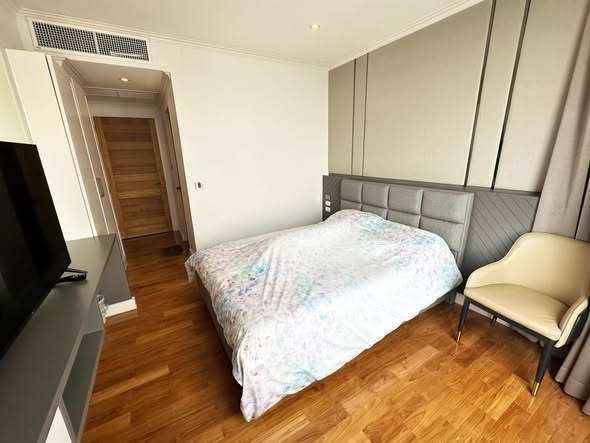 bedroom of Watermark Chao Phraya