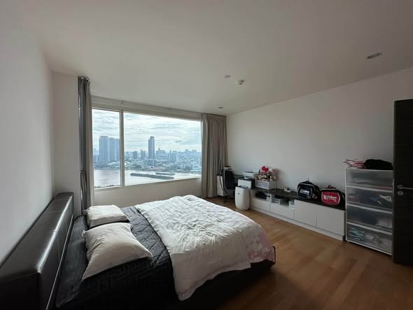 bedroom of Watermark Chao Phraya