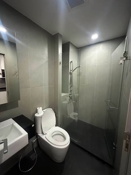 bathroom of Whizdom Avenue Ratchada-Ladprao