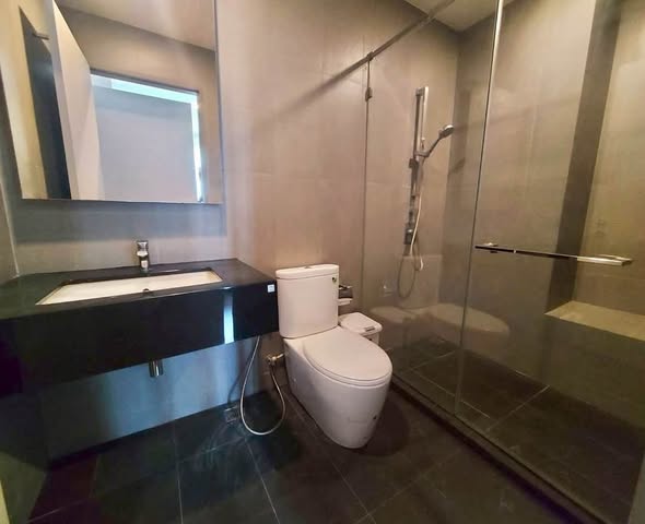bathroom of Whizdom Avenue Ratchada-Ladprao