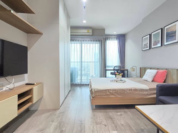 bedroom and living room of Whizdom Avenue Ratchada-Ladprao