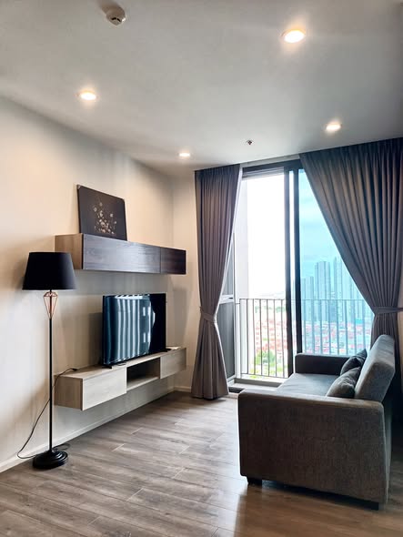 bedroom and living room and room interior of Whizdom Essence Sukhumvit วิสซ์ดอม เอสเซ้นส์ สุขุมวิท