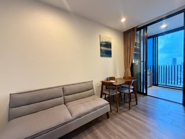 living room of Whizdom Essence Sukhumvit วิสซ์ดอม เอสเซ้นส์ สุขุมวิท