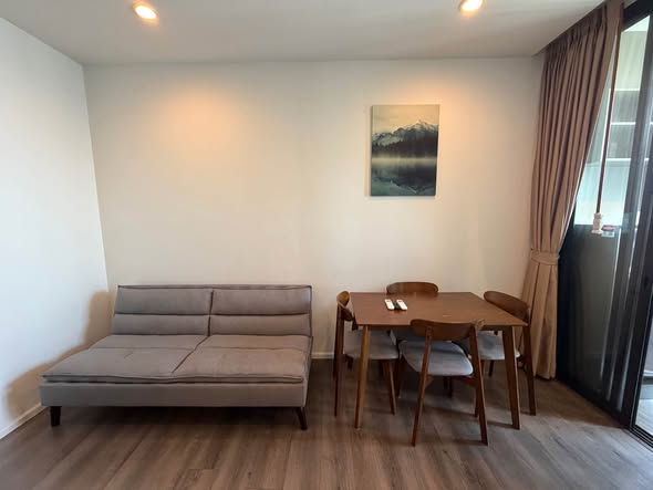 living room and room interior of Whizdom Essence Sukhumvit วิสซ์ดอม เอสเซ้นส์ สุขุมวิท