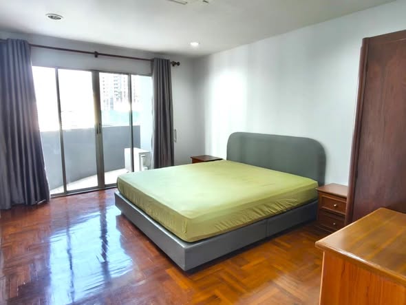 bedroom of Witthayu Complex