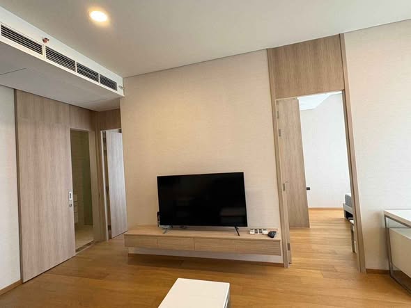 bedroom and room interior of Wyndham Garden Bangkok Sukhumvit 42