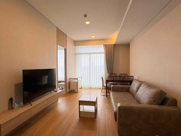living room and bedroom of Wyndham Garden Bangkok Sukhumvit 42