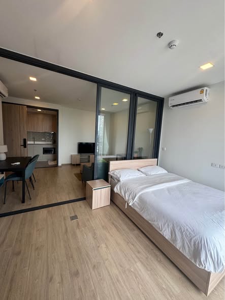 bedroom and room interior of XT Phayathai