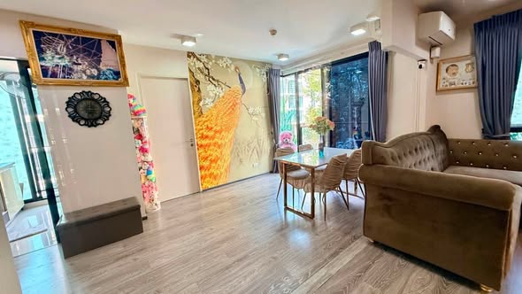 living room of Zelle Rattanathibet 2