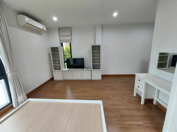 bedroom of บ้านกลางเมือง ลาดพร้าว 101 สเตชั่น