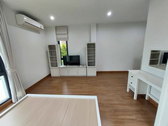 bedroom of บ้านกลางเมือง ลาดพร้าว 101 สเตชั่น