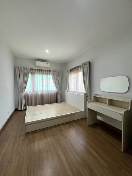 bedroom of บ้านกลางเมือง ลาดพร้าว 101 สเตชั่น