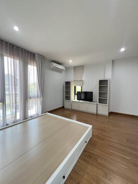 bedroom and room interior of บ้านกลางเมือง ลาดพร้าว 101 สเตชั่น