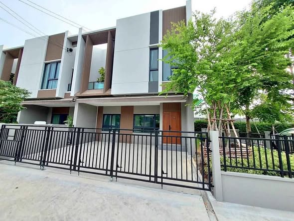 บ้านกลางเมือง ลาดพร้าว 101 สเตชั่น