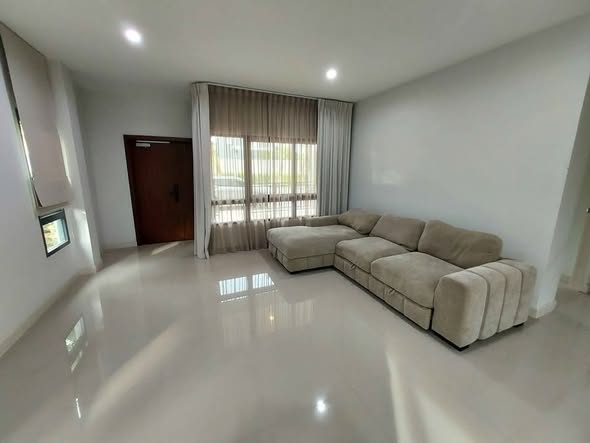 living room of บ้านกลางเมือง ลาดพร้าว 101 สเตชั่น