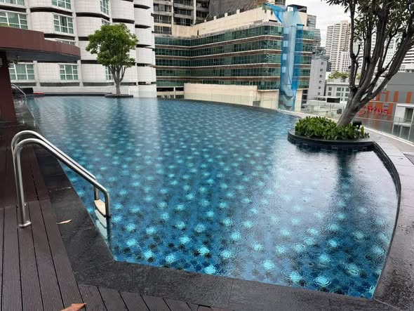 pool of 15 Sukhumvit Residences