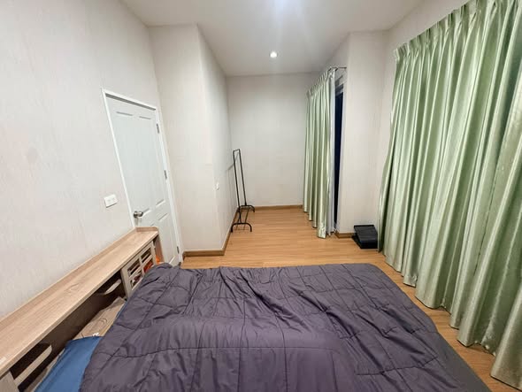 bedroom of ขายทาวน์โฮม สูง 2 ชั้น พื้นที่ 20 ตร.ว. 3 นอน 2 น้ำ 1 ครัว เดอะเมโทร รัตนาธิเบศร์