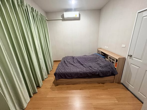 bedroom of ขายทาวน์โฮม สูง 2 ชั้น พื้นที่ 20 ตร.ว. 3 นอน 2 น้ำ 1 ครัว เดอะเมโทร รัตนาธิเบศร์