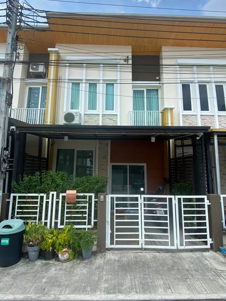 ขายทาวน์โฮม สูง 2 ชั้น พื้นที่ 20 ตร.ว. 3 นอน 2 น้ำ 1 ครัว เดอะเมโทร รัตนาธิเบศร์