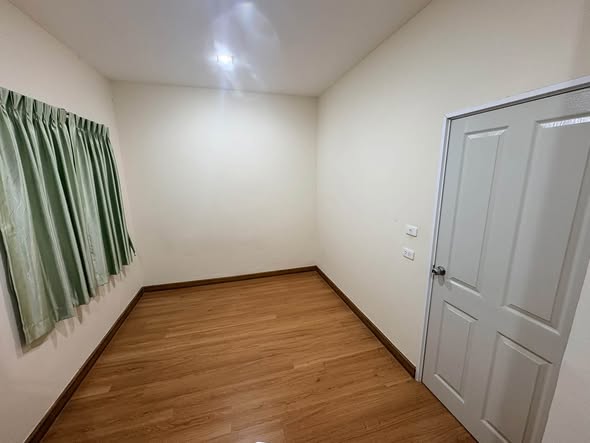 room interior of ขายทาวน์โฮม สูง 2 ชั้น พื้นที่ 20 ตร.ว. 3 นอน 2 น้ำ 1 ครัว เดอะเมโทร รัตนาธิเบศร์