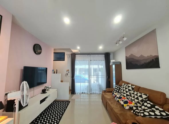 bedroom and living room of ไทม์โฮม 2 สวนหลวง-อ่อนนุช
