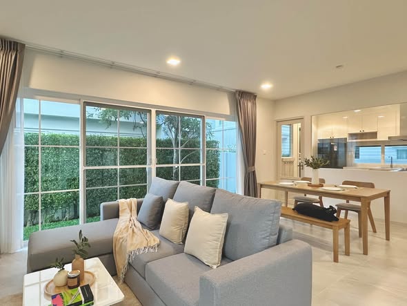 living room and room interior of หมู่บ้านดีพร้อม 2 แปลงยาว ตลาดบางบ่อ