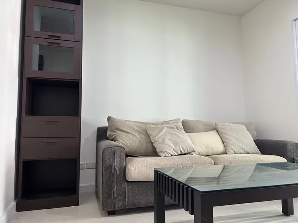 living room and room interior of เมโทรพาร์ค สาทร เฟส 2/1 ตึก B