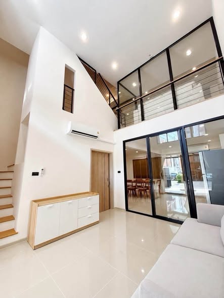 living room of ชิเซน พัฒนาการ 32 (Shizen Phatthanakan 32)