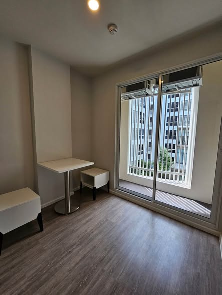 room interior of บลู พหลโยธิน 35 | blue Phahonyothin 35 by Grand Unity