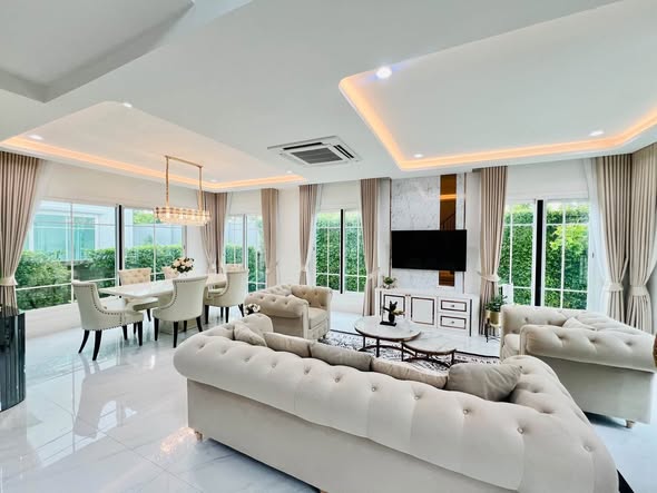 bedroom and living room of แกรนดิโอ บางนา กม.5