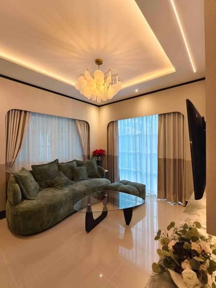 living room and bedroom of แกรนดิโอ บางนา กม.5