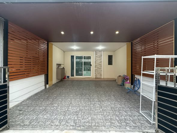 room interior of โกลเด้น ทาวน์ วัชรพล สุขาภิบาล5