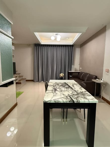 room interior of โกลเด้น ทาวน์ วัชรพล สุขาภิบาล5