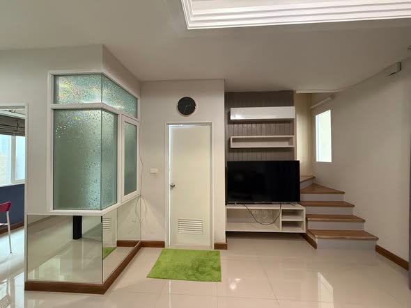 room interior of โกลเด้น ทาวน์ วัชรพล สุขาภิบาล5