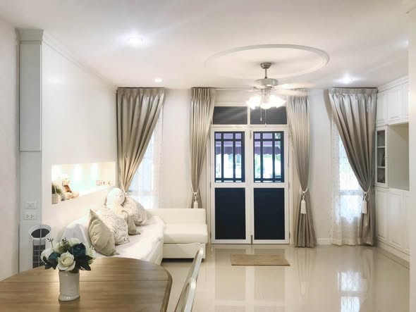 living room and bedroom and room interior of ลีออง สุขุมวิท62