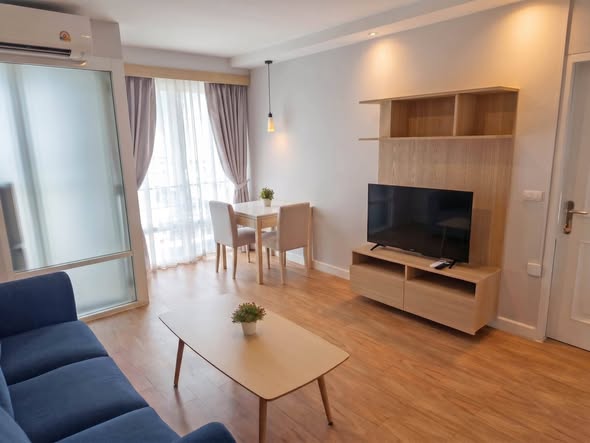 bedroom and living room of ไอเฮ้าท์คอนโดพระราม9-เอกมัย(ตึกA)