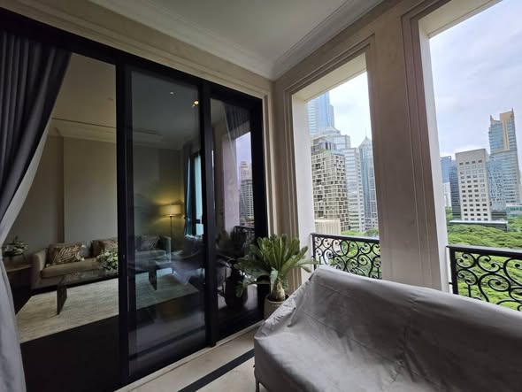 bedroom of 98 Wireless