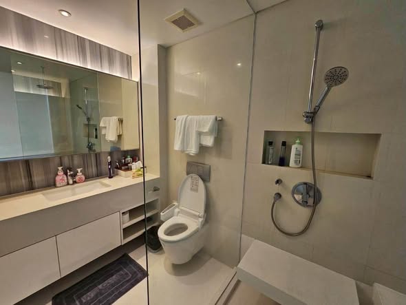 bathroom of AEQUA Residence Sukhumvit 49 dad no3