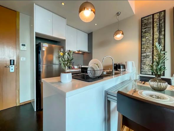 kitchen of AEQUA Residence Sukhumvit 49 dad no3
