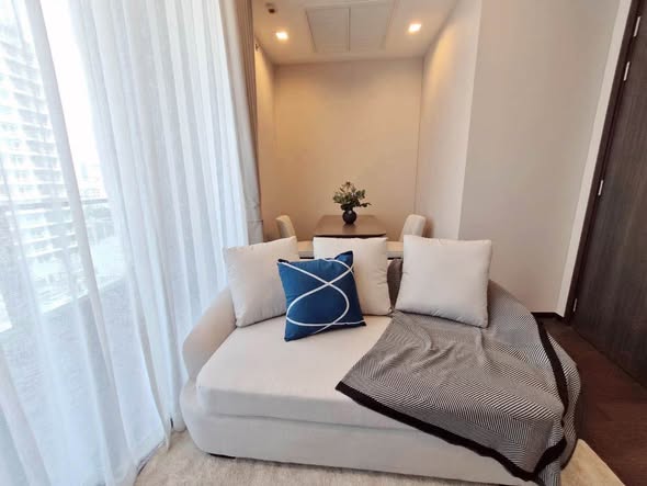 living room and bedroom of AESTIQ Thonglor