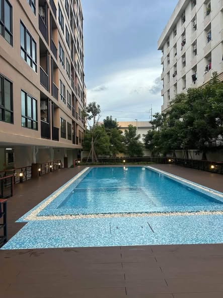 pool of ALIVE SUKHUMVIT 76