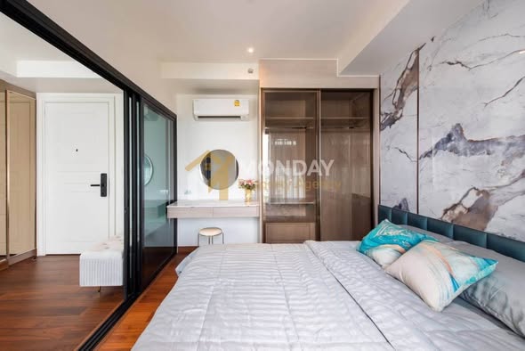 bedroom and room interior of Altitude Symphony